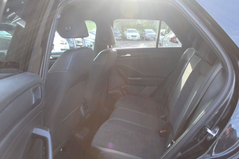 Photo 10 de l'offre de VOLKSWAGEN T-ROC II 2L TDI 150 CV R-LINK GPS 3D CAMÃRA FULL LED ATTELAGE I-COKPIT USB BOITE AUTO DSG à 33500€ chez Bougel transactions