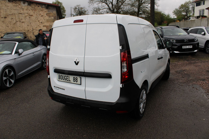 Photo 2 de l'offre de RENAULT EXPRESS VAN CONFORT BLUE DCI 95 CV CLIM AUDIO MP3 ATTELAGE USB RE BLUETOOTH REVETEMENT BOIS à 18990€ chez Bougel transactions