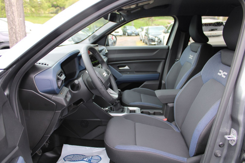Photo 8 de l'offre de DACIA DUSTER VI JOURNEY ECO GPL TCE 100 CV GPS 3D CAMÃRA 360Â° PK HIVER JA 18 FULL LED RÃGULATEUR à 24990€ chez Bougel transactions