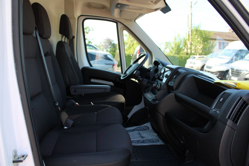 Photo 8 de l'offre de CITROEN JUMPER FG BLUEHDI 120 L2 H2 DIESEL 2L2 BOITE 6 CLIMAT ABS RÃGULATEUR BLUETOOTH  3 PLACES à 26900€ chez Bougel transactions