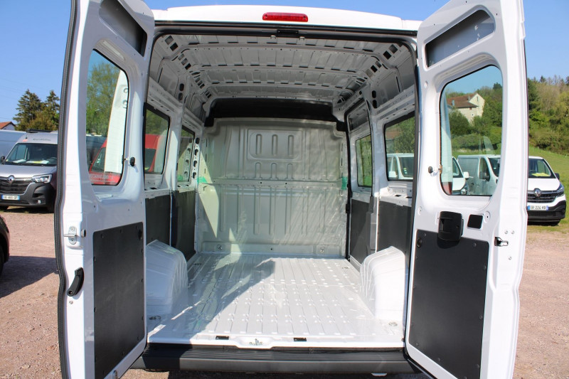 Photo 6 de l'offre de CITROEN JUMPER FG BLUEHDI 120 L2 H2 DIESEL 2L2 BOITE 6 CLIMAT ABS RÃGULATEUR BLUETOOTH  3 PLACES à 26900€ chez Bougel transactions