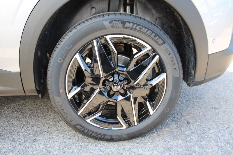 Photo 6 de l'offre de PEUGEOT 3008 PHASE 5 ALLURE 145 CV HYBRIDE GPS 3D CAMÃRA USB JA 19 FULL LED I-COKPIT BOITE AUTO DSC-6 à 33990€ chez Bougel transactions