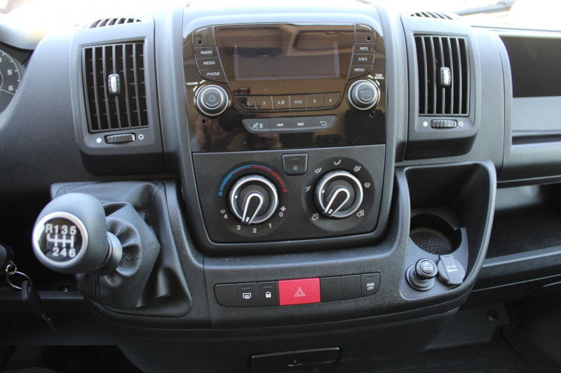 Photo 10 de l'offre de CITROEN JUMPER FG BLUEHDI 120 L2 H2 DIESEL 2L2 BOITE 6 CLIMAT ABS RÃGULATEUR BLUETOOTH  3 PLACES à 26900€ chez Bougel transactions