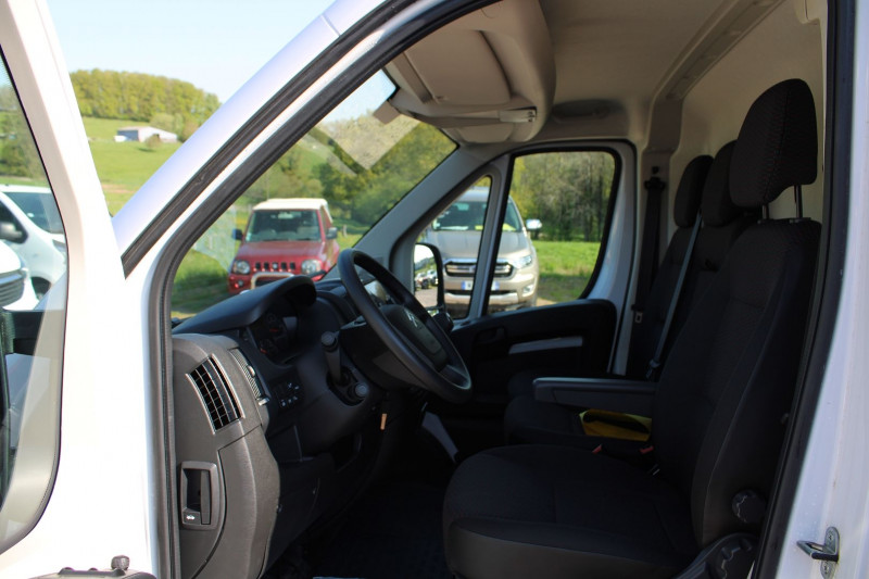 Photo 7 de l'offre de CITROEN JUMPER FG BLUEHDI 120 L2 H2 DIESEL 2L2 BOITE 6 CLIMAT ABS RÃGULATEUR BLUETOOTH  3 PLACES à 26900€ chez Bougel transactions