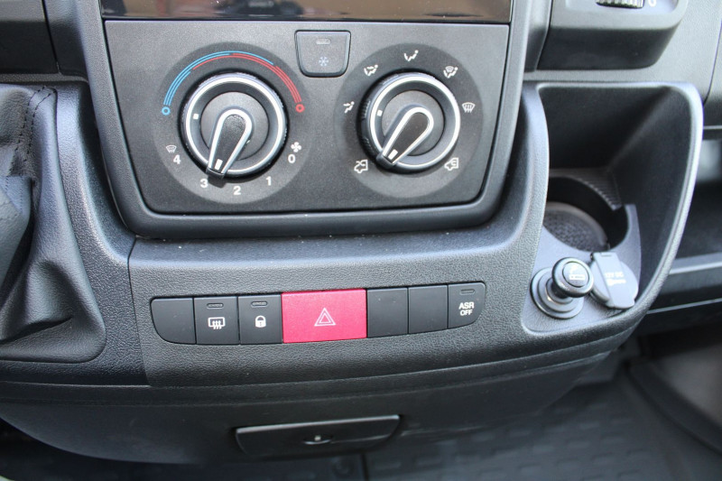 Photo 11 de l'offre de CITROEN JUMPER FG BLUEHDI 120 L2 H2 DIESEL 2L2 BOITE 6 CLIMAT ABS RÃGULATEUR BLUETOOTH  3 PLACES à 26900€ chez Bougel transactions