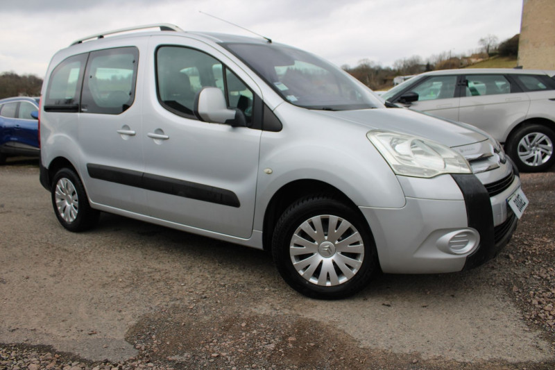 Photo 2 de l'offre de CITROEN BERLINGO TPMR 1L6 HDI 90 CV CONFORT CLIM  FAUTEUIL ROULANT ET PERSONNE A MOBILITÃ RÃDUITE à 11900€ chez Bougel transactions