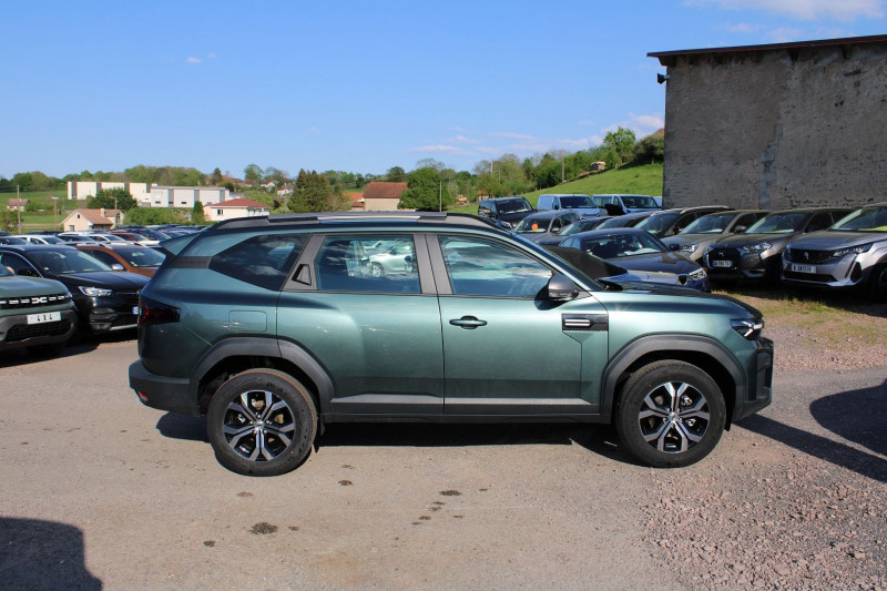 Photo 5 de l'offre de DACIA BIGSTER TCE 140 CV EXPRESSION MILD HYBRIDE GPS CARPLAY CAMÃRA JA 17 RE FULL LED I-COKPIT à 28500€ chez Bougel transactions