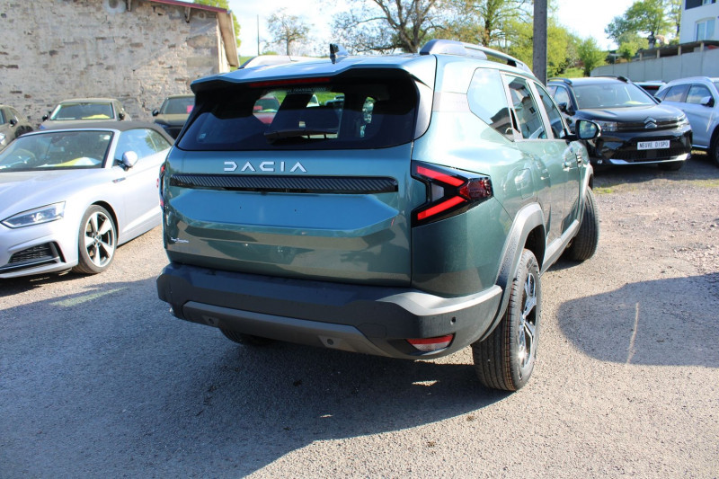 Photo 2 de l'offre de DACIA BIGSTER TCE 140 CV EXPRESSION MILD HYBRIDE GPS CARPLAY CAMÃRA JA 17 RE FULL LED I-COKPIT à 28500€ chez Bougel transactions