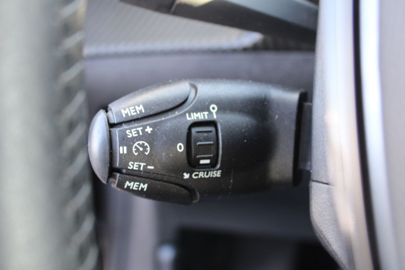 Photo 10 de l'offre de PEUGEOT 208 III ACTIVE 100 CV ESSENCE GPS MIROR LINK CLIM AUDIO USB BLUETOOTH RÃGULATEUR à 12800€ chez Bougel transactions