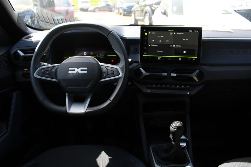 Photo 10 de l'offre de DACIA DUSTER VI ECO GPL 100 CV JOURNEY GPS 3D I-COKPIT CAMÃRA 360Â° JA 18 FULL LED USB RÃGULATEUR à 24900€ chez Bougel transactions