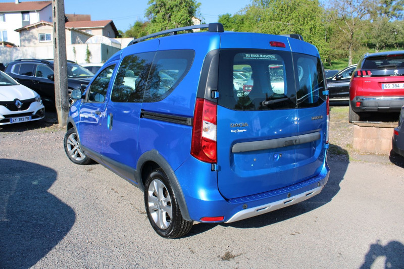 Photo 3 de l'offre de DACIA DOKKER STEPWAY 1L5 DCI GPS USB MÃDIA CLIMAT RÃGULATEUR BLUETOOTH JANTES ALU  ORDI  ABS à 11800€ chez Bougel transactions