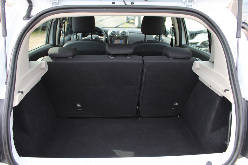 Photo 6 de l'offre de DACIA SANDERO III LAURÃATE DCI 75 DIESEL GPS USB CLIMAT BLUETOOTH RÃGULATEUR LEDS ABS ACCOUDOIR à 11400€ chez Bougel transactions