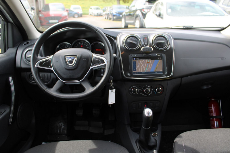 Photo 10 de l'offre de DACIA SANDERO III LAURÃATE DCI 75 DIESEL GPS USB CLIMAT BLUETOOTH RÃGULATEUR LEDS ABS ACCOUDOIR à 11400€ chez Bougel transactions