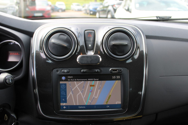 Photo 11 de l'offre de DACIA SANDERO III LAURÃATE DCI 75 DIESEL GPS USB CLIMAT BLUETOOTH RÃGULATEUR LEDS ABS ACCOUDOIR à 11400€ chez Bougel transactions
