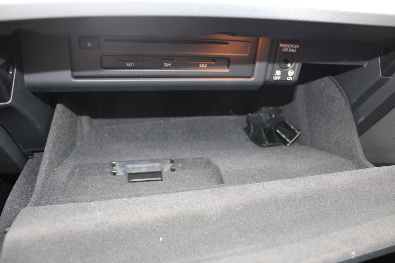 Photo 19 de l'offre de AUDI A4 AVANT 2L TDI 190 CV BUSINESS LINE GPS 3D USB FULL LED JA 17 BLUETOOTH BOITE S-TRONIC-7 à 18990€ chez Bougel transactions