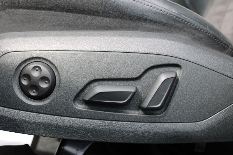 Photo 12 de l'offre de AUDI A4 AVANT 2L TDI 190 CV BUSINESS LINE GPS 3D USB FULL LED JA 17 BLUETOOTH BOITE S-TRONIC-7 à 18990€ chez Bougel transactions
