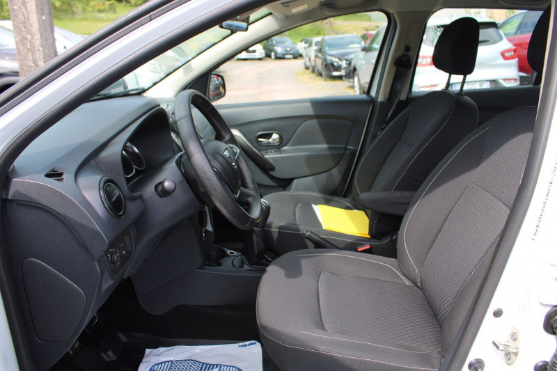 Photo 8 de l'offre de DACIA SANDERO III LAURÃATE DCI 75 DIESEL GPS USB CLIMAT BLUETOOTH RÃGULATEUR LEDS ABS ACCOUDOIR à 11400€ chez Bougel transactions
