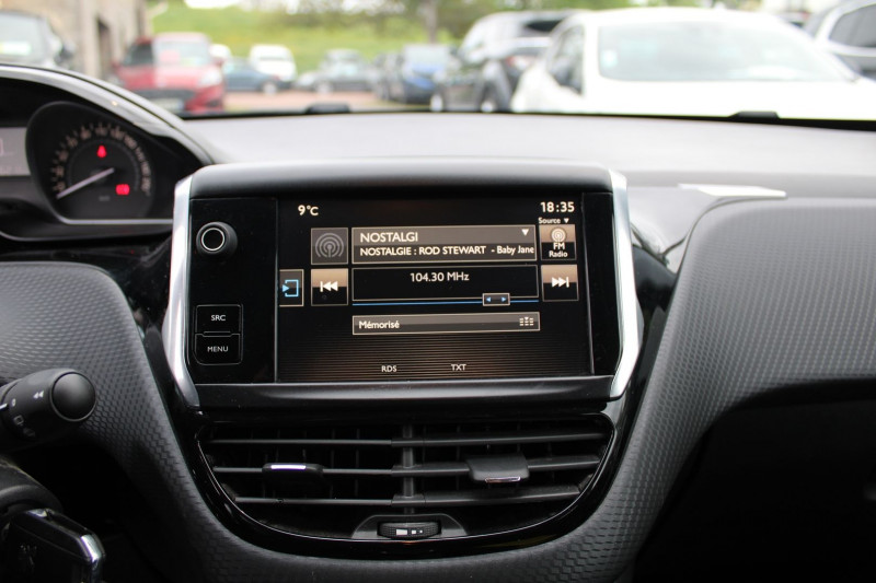 Photo 12 de l'offre de PEUGEOT 2008 STYLE 1L6 HDI 100 CV ÃCRAN TACTILE CLIM MP3 USB JA 16 RADAR BLUETOOTH RÃGULATEUR à 11500€ chez Bougel transactions