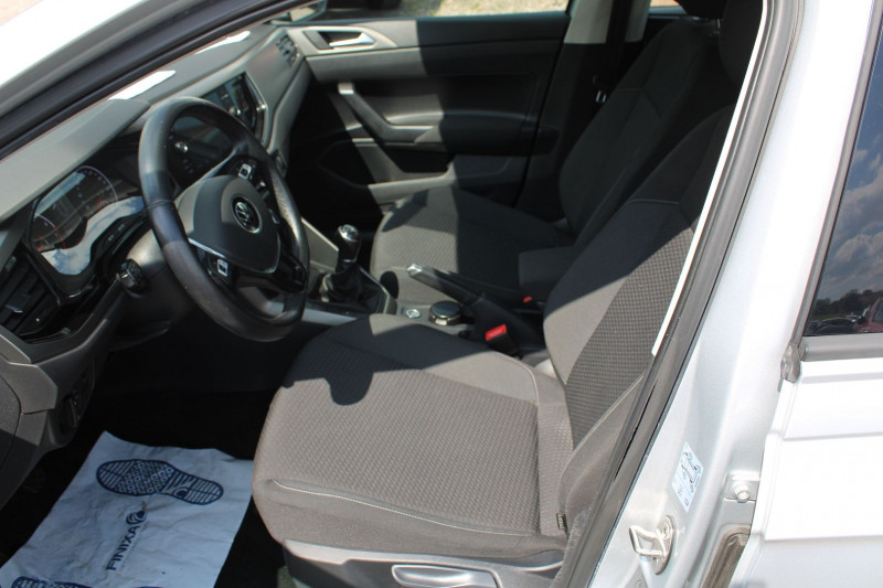 Photo 7 de l'offre de VOLKSWAGEN POLO 8 CONFORTLINE ESSENCE TSI 95 CV GPS CARPLAY MP3 RADAR JA 15 USB BLUETOOTH LIMITEUR à 17990€ chez Bougel transactions