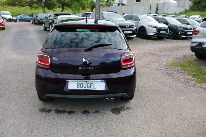 Photo 5 de l'offre de CITROEN DS3 1L6 HDI 120 CV SPORT CHIC GPS 3D ALCANTARA USB JA 17 FULL LED RADAR RÃGULATEUR à 8500€ chez Bougel transactions