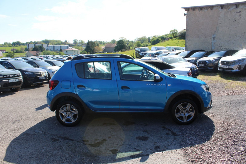 Photo 5 de l'offre de DACIA SANDERO III STEPWAY ECO-GPL 100 CV PRESTIGE CLIM GPS 3D CAMÃRA MP3 USB BLUETOOTH RÃGULATEUR à 10990€ chez Bougel transactions