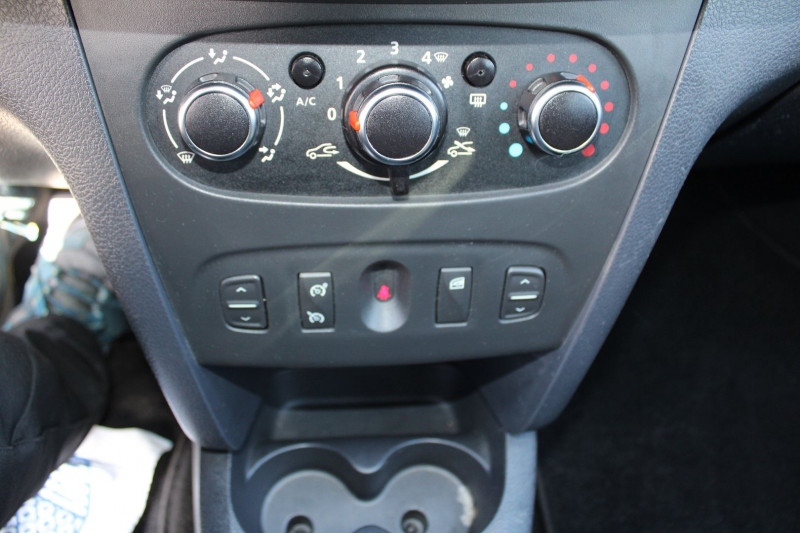 Photo 12 de l'offre de DACIA SANDERO III STEPWAY ECO-GPL 100 CV PRESTIGE CLIM GPS 3D CAMÃRA MP3 USB BLUETOOTH RÃGULATEUR à 10990€ chez Bougel transactions