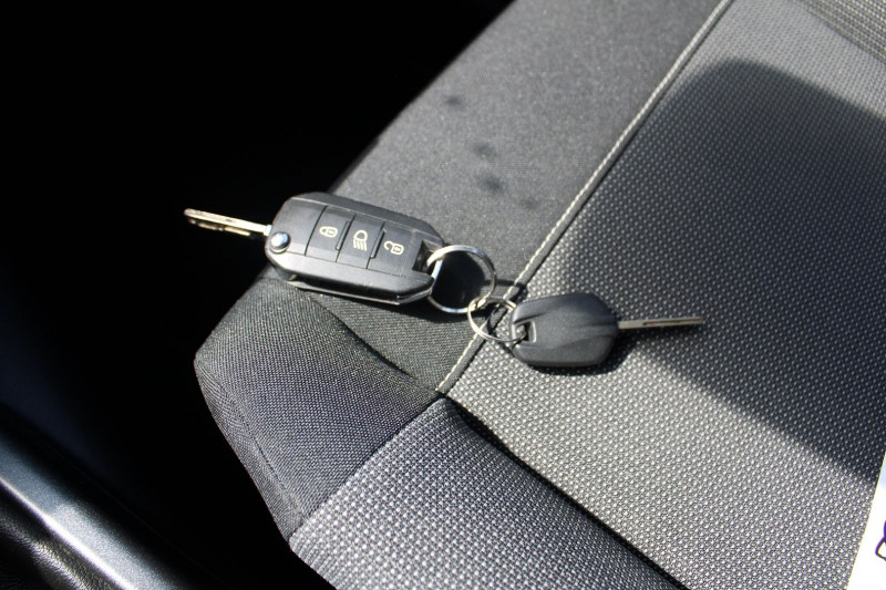 Photo 12 de l'offre de CITROEN C3 AIRCROSS FEEL 82 CV ESSENCE ÃCRAN TACTILE CLIM USB ROUE DE SECOURS BLUETOOTH RÃGULATEUR à 9990€ chez Bougel transactions