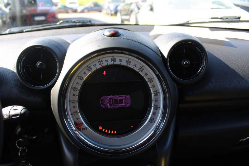 Photo 14 de l'offre de MINI COUNTRYMAN COOPER SD 143 CV DIESEL "ALL4" GPS 3D XÃNON+LED JA 18 TOIT PANO USB RÃGULATEUR à 13500€ chez Bougel transactions