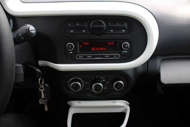 Photo 11 de l'offre de RENAULT TWINGO 4 SCE 70 CV LIMITED ESSENCE CLIM AUDIO MP3 RADAR RE USB BLUETOOTH LIMITEUR BECQUET à 9500€ chez Bougel transactions