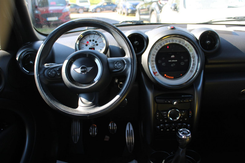 Photo 10 de l'offre de MINI COUNTRYMAN COOPER SD 143 CV DIESEL "ALL4" GPS 3D XÃNON+LED JA 18 TOIT PANO USB RÃGULATEUR à 13500€ chez Bougel transactions