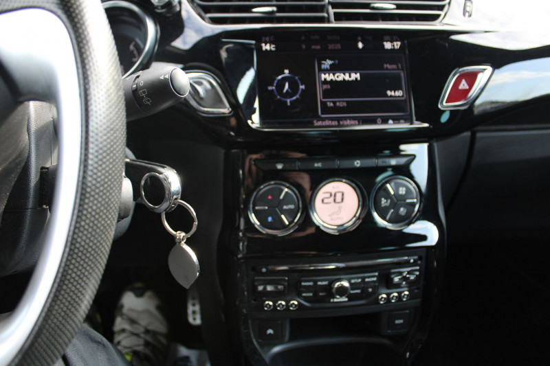 Photo 9 de l'offre de CITROEN DS3 1L6 HDI 120 CV SPORT CHIC GPS 3D ALCANTARA USB JA 17 FULL LED RADAR RÃGULATEUR à 8500€ chez Bougel transactions