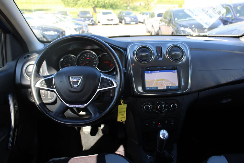Photo 9 de l'offre de DACIA SANDERO III STEPWAY ECO-GPL 100 CV PRESTIGE CLIM GPS 3D CAMÃRA MP3 USB BLUETOOTH RÃGULATEUR à 10990€ chez Bougel transactions