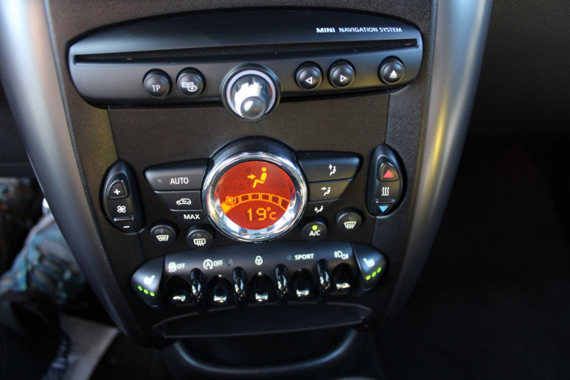 Photo 15 de l'offre de MINI COUNTRYMAN COOPER SD 143 CV DIESEL "ALL4" GPS 3D XÃNON+LED JA 18 TOIT PANO USB RÃGULATEUR à 13500€ chez Bougel transactions