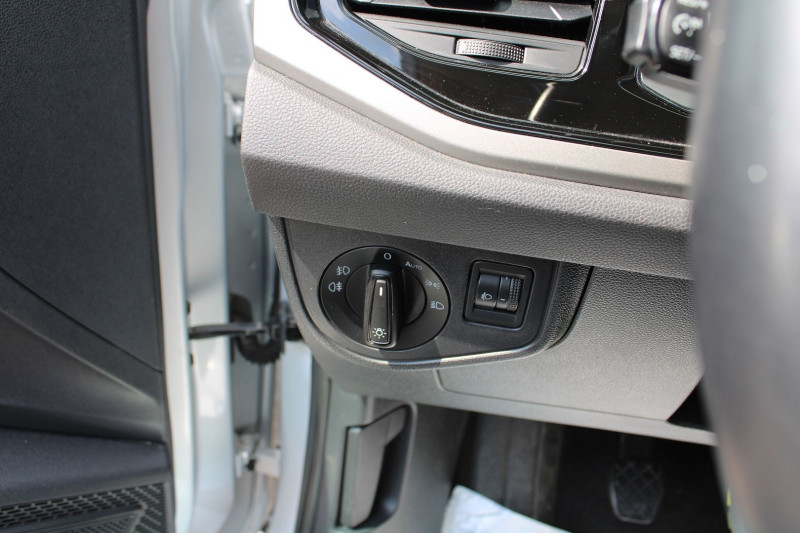 Photo 9 de l'offre de VOLKSWAGEN POLO 8 CONFORTLINE ESSENCE TSI 95 CV GPS CARPLAY MP3 RADAR JA 15 USB BLUETOOTH LIMITEUR à 17990€ chez Bougel transactions