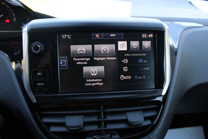 Photo 10 de l'offre de PEUGEOT 208 II ALLURE 110 CV ESSENCE GPS CARPLAY AUDIO MP3 RADAR USB JA 16 BLUETOOTH RÃGULATEUR à 8500€ chez Bougel transactions