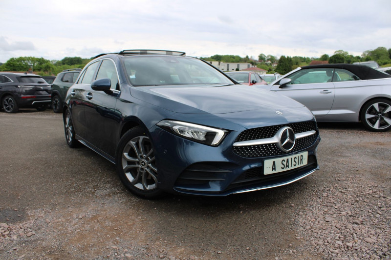Photo 1 de l'offre de MERCEDES-BENZ CLASSE A (W177) 160 AMG LINE SPORT EDITION GPS 3D CAMÃRA FULL LED USB JA 17 TOIT PANO I-COKPIT à 18990€ chez Bougel transactions