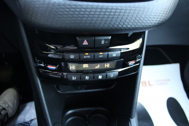 Photo 11 de l'offre de PEUGEOT 208 II ALLURE 110 CV ESSENCE GPS CARPLAY AUDIO MP3 RADAR USB JA 16 BLUETOOTH RÃGULATEUR à 8500€ chez Bougel transactions