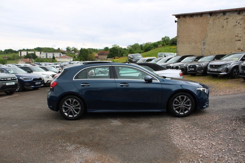 Photo 5 de l'offre de MERCEDES-BENZ CLASSE A (W177) 160 AMG LINE SPORT EDITION GPS 3D CAMÃRA FULL LED USB JA 17 TOIT PANO I-COKPIT à 18990€ chez Bougel transactions