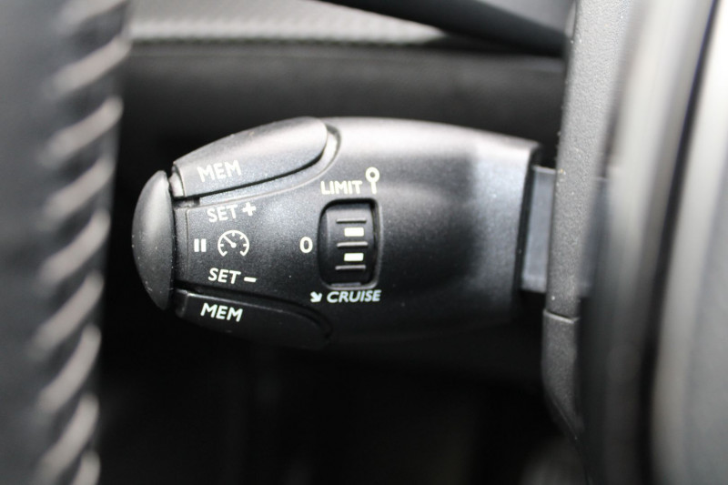 Photo 11 de l'offre de PEUGEOT 2008 III ACTIVE BUSINESS ESSENCE 100 CV GPS 3D USB FULL LED RE RADAR BLUETOOTH RÃGULATEUR à 13990€ chez Bougel transactions