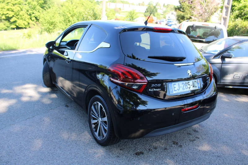 Photo 4 de l'offre de PEUGEOT 208 II ALLURE 110 CV ESSENCE GPS CARPLAY AUDIO MP3 RADAR USB JA 16 BLUETOOTH RÃGULATEUR à 8500€ chez Bougel transactions