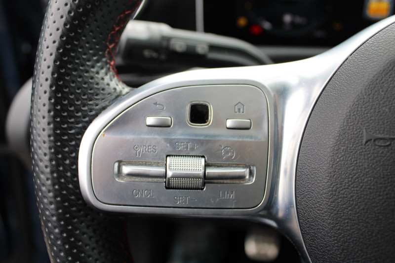 Photo 14 de l'offre de MERCEDES-BENZ CLASSE A (W177) 160 AMG LINE SPORT EDITION GPS 3D CAMÃRA FULL LED USB JA 17 TOIT PANO I-COKPIT à 18990€ chez Bougel transactions
