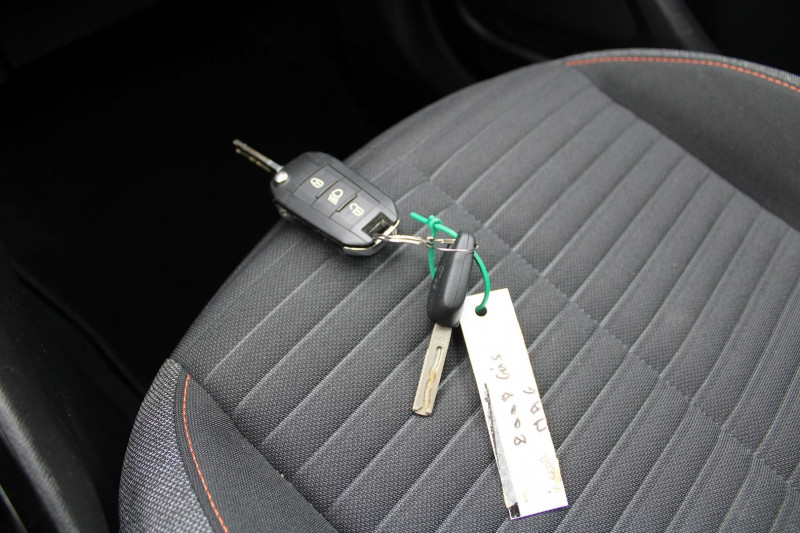 Photo 14 de l'offre de PEUGEOT 2008 III ACTIVE BUSINESS ESSENCE 100 CV GPS 3D USB FULL LED RE RADAR BLUETOOTH RÃGULATEUR à 13990€ chez Bougel transactions