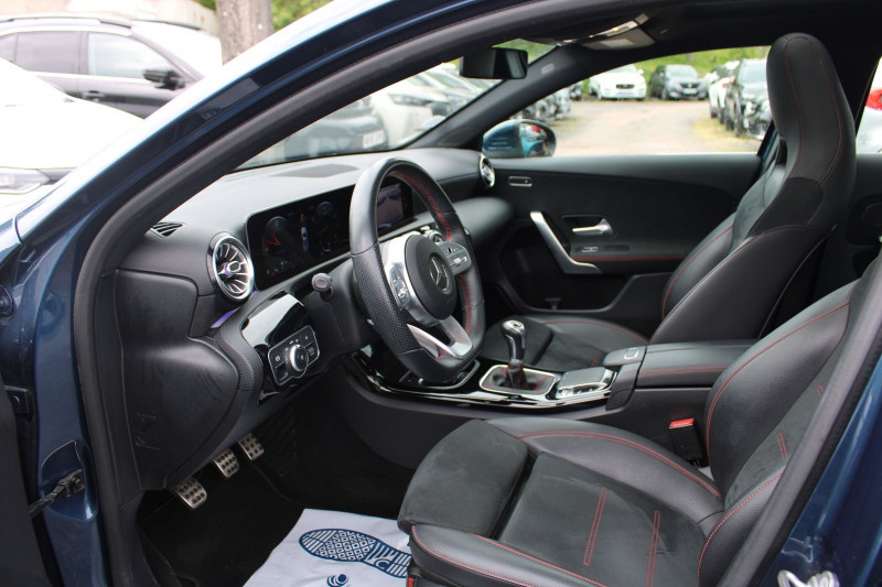 Photo 10 de l'offre de MERCEDES-BENZ CLASSE A (W177) 160 AMG LINE SPORT EDITION GPS 3D CAMÃRA FULL LED USB JA 17 TOIT PANO I-COKPIT à 18990€ chez Bougel transactions