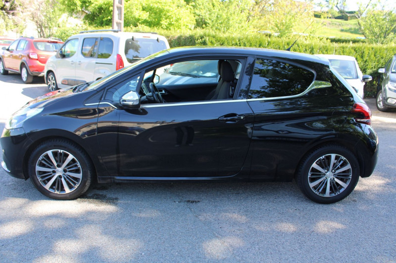 Photo 16 de l'offre de PEUGEOT 208 II ALLURE 110 CV ESSENCE GPS CARPLAY AUDIO MP3 RADAR USB JA 16 BLUETOOTH RÃGULATEUR à 8500€ chez Bougel transactions