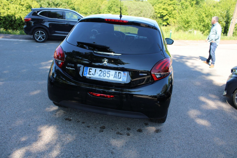 Photo 3 de l'offre de PEUGEOT 208 II ALLURE 110 CV ESSENCE GPS CARPLAY AUDIO MP3 RADAR USB JA 16 BLUETOOTH RÃGULATEUR à 8500€ chez Bougel transactions