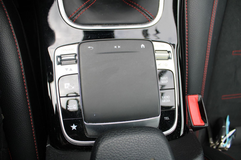 Photo 19 de l'offre de MERCEDES-BENZ CLASSE A (W177) 160 AMG LINE SPORT EDITION GPS 3D CAMÃRA FULL LED USB JA 17 TOIT PANO I-COKPIT à 18990€ chez Bougel transactions