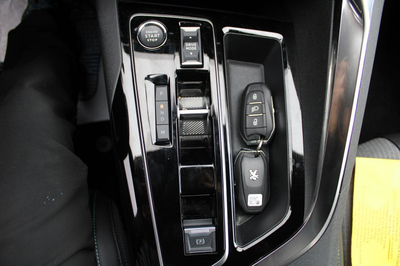Photo 14 de l'offre de PEUGEOT 5008 PHASE 4 ALLURE PACK EAT8 BOITE AUTO PALETTE HYBRIDE 136 CV CAMÃRA 360 MI CUIR  7 PLACES à 30400€ chez Bougel transactions