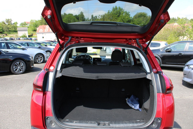 Photo 6 de l'offre de PEUGEOT 2008 II 1L5 BLUEHDI 120 CV ALLURE EAT6 BOITE AUTO GPS USB RÃGULATEUR BLUETOOTH CUIR LEDS à 11800€ chez Bougel transactions