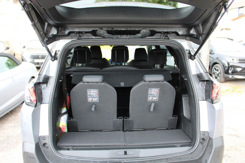 Photo 6 de l'offre de PEUGEOT 5008 PHASE 4 ALLURE PACK EAT8 BOITE AUTO PALETTE HYBRIDE 136 CV CAMÃRA 360 MI CUIR  7 PLACES à 30400€ chez Bougel transactions
