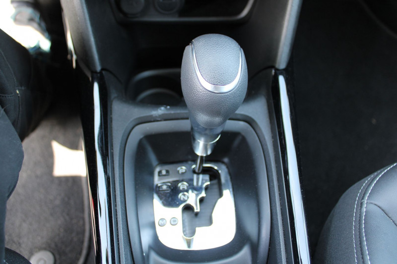 Photo 15 de l'offre de PEUGEOT 2008 II 1L5 BLUEHDI 120 CV ALLURE EAT6 BOITE AUTO GPS USB RÃGULATEUR BLUETOOTH CUIR LEDS à 11800€ chez Bougel transactions